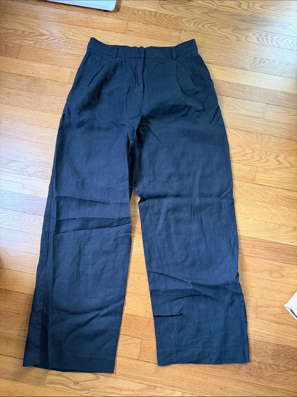 Babaton pleated linen pant in black